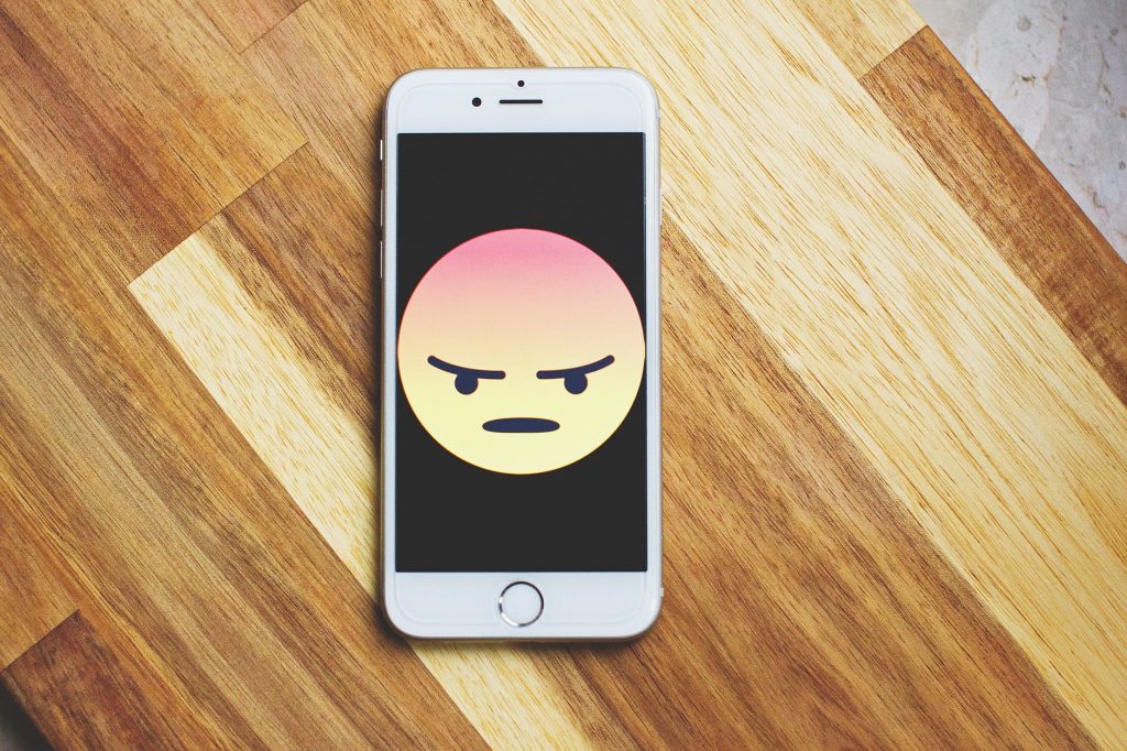怒っているiPhone 